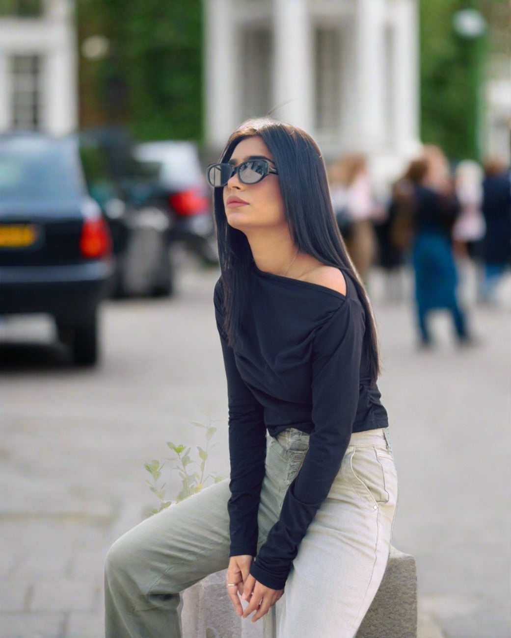 Kiki Slim Fitted Sleek Shoulder Elegance" Secondary image